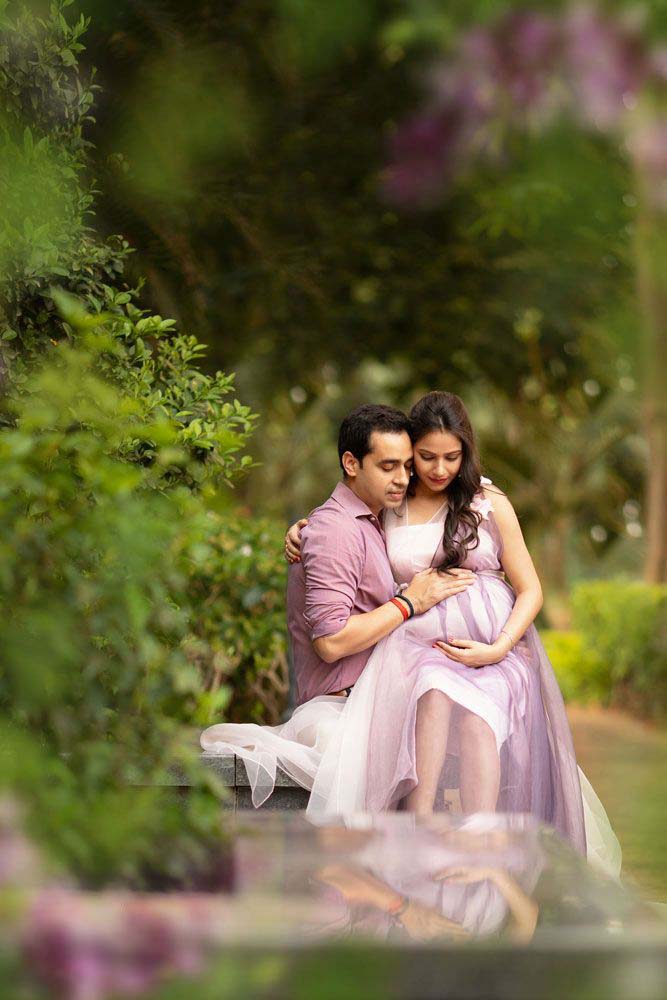 Maternity Gowns on Rent – Elevate Your Pregnancy Photoshoot in Lucknow & Varanasi