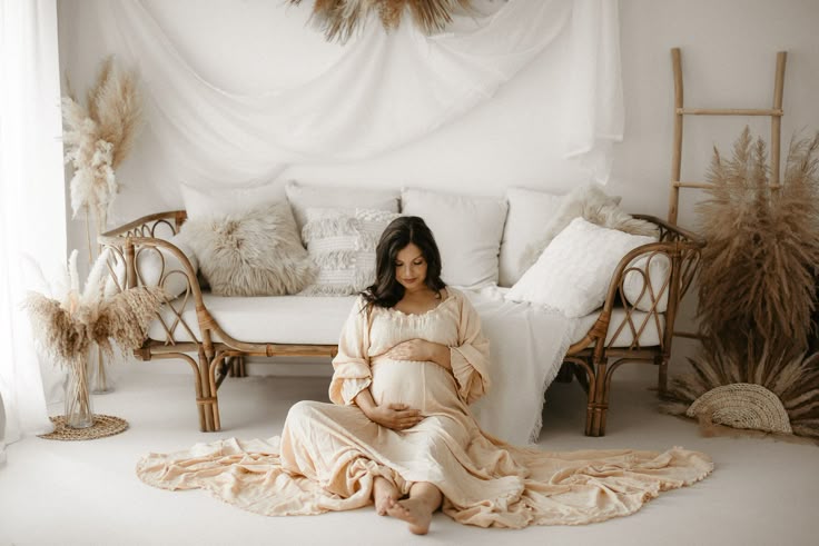 maternity shoot under 7000 in lucknow gomti nagar by rental dresses and studio