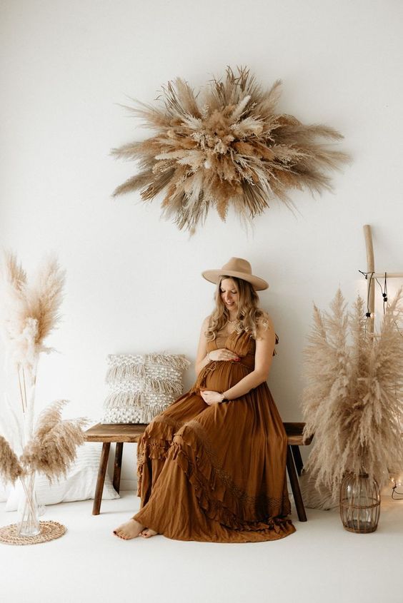 maternity shoot under 7000 in sultanpur by rental dresses and studio